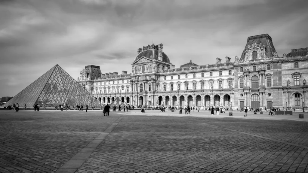 paris-44-Las-Piramides