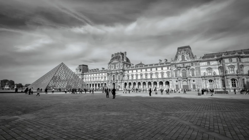paris-66-Piramids